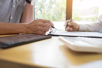 プロジェクトサービス企業の営業と現場の連携を管理するには？