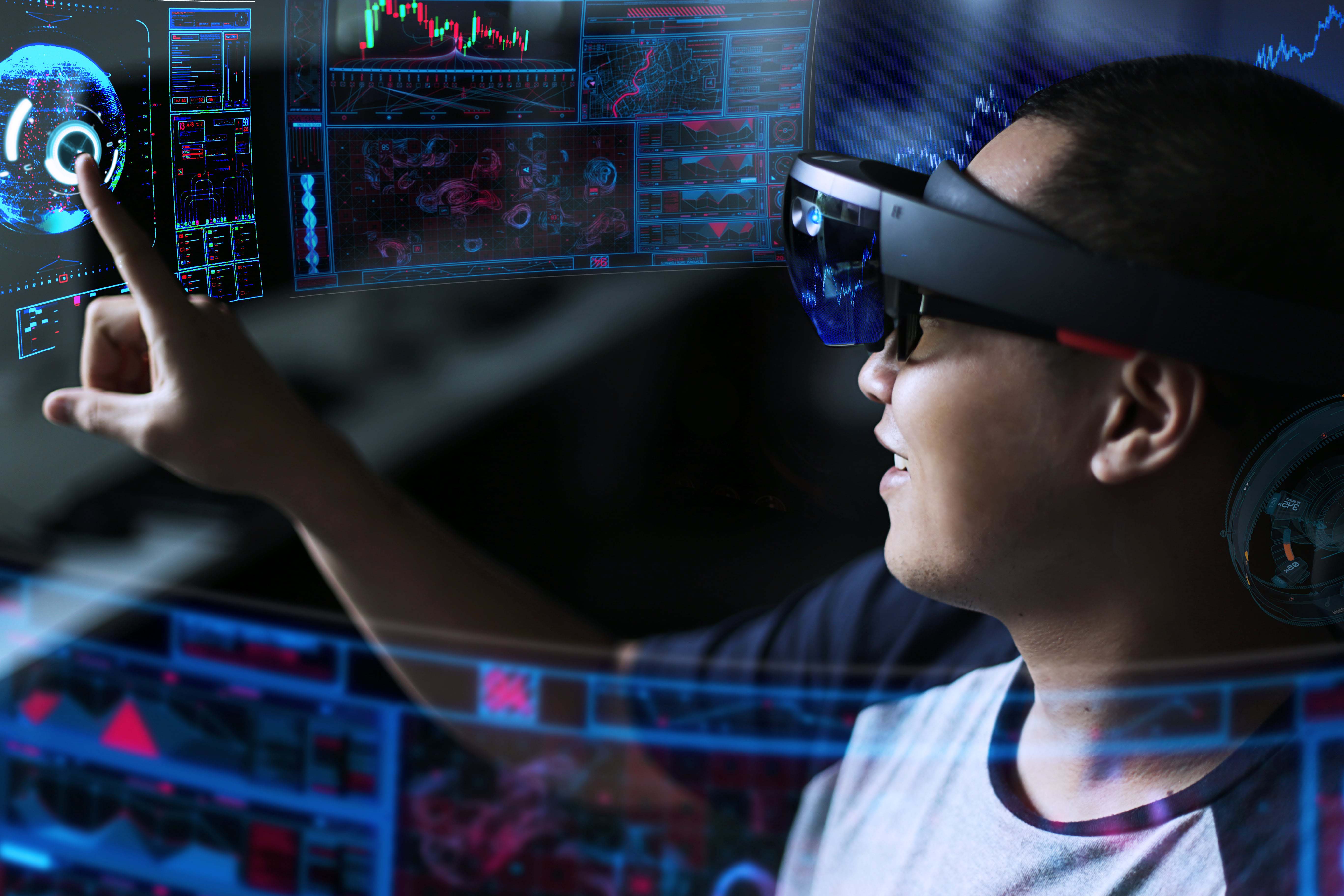 MRデバイス HoloLens 2を紹介 導入実績や活用法は?