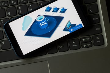Azure SQL Databaseとは? SQL Serverとの違いは? 料金や接続方法も紹介