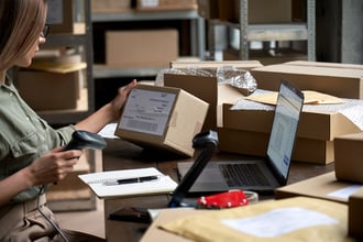 販売管理とは?業務フローや効率化するシステムについて