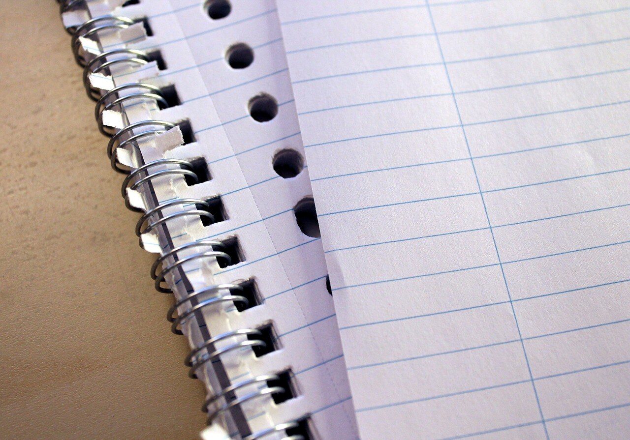倉庫業のヒヤリハットで利用すべき報告書