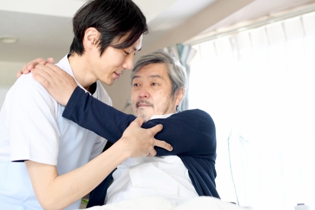 介護現場でヒヤリハットが起こる原因とは