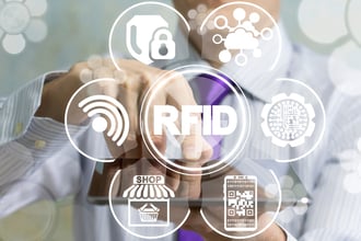 RFIDとは？その仕組みとバーコードやICタグとの違い、活用事例