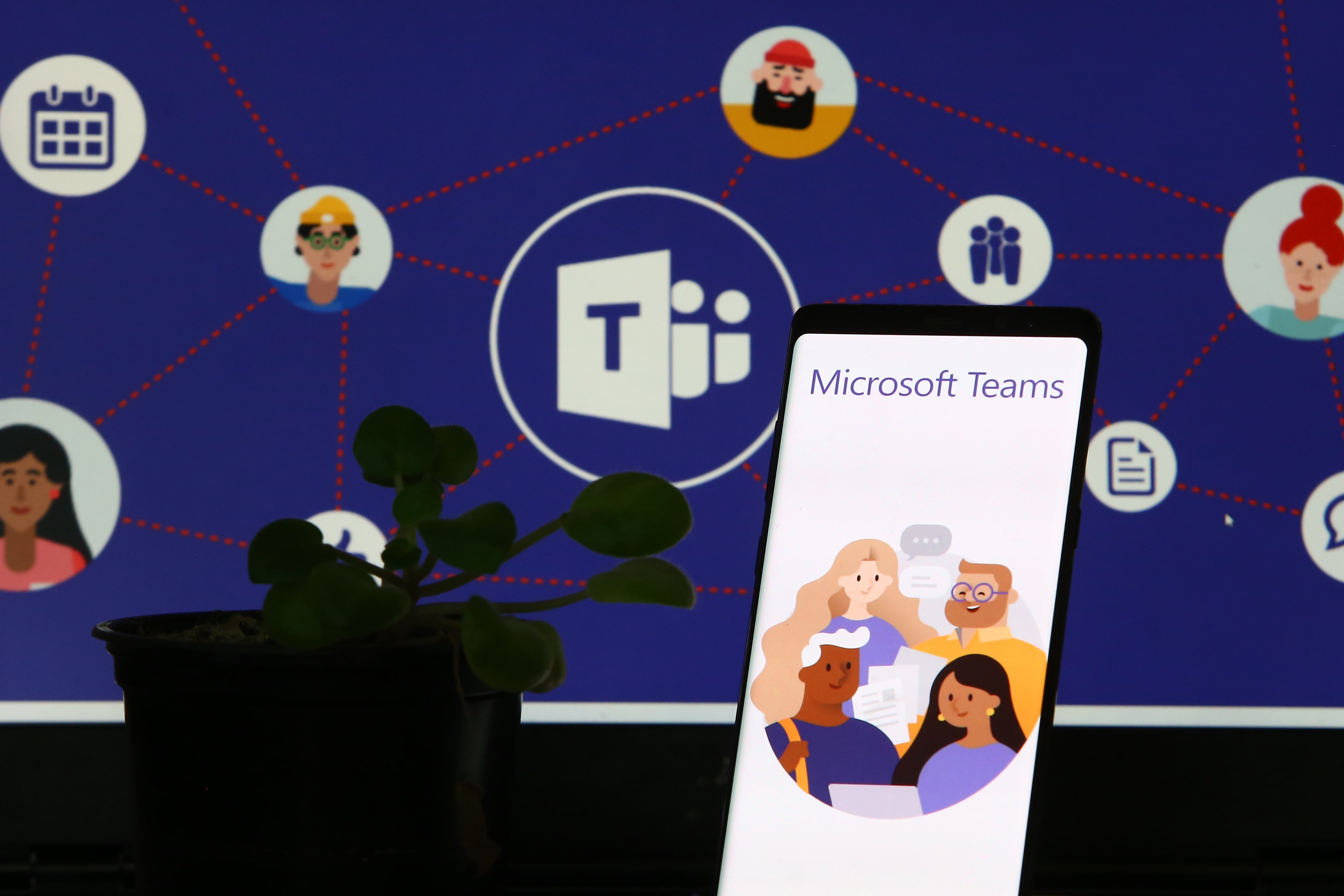 Microsoft TeamsとTeams Roomsを使ったビデオ会議の使い方を紹介Microsoft TeamsとTeams Roomsを使ったビデオ会議の使い方を紹介