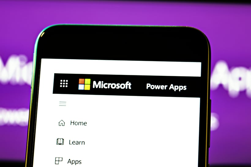 Microsoft TeamsとPower Automateを連携すると、業務フローの自動化につながります。本記事では、それによって実現できることや、実際の企業での活用事例などについてまとめています。類似ツールのIFTTTとの違いや、実際にツールで自動化した場合のメリットなども説明します。自動化を活用した業務改善に悩んでいる方は、ぜひ確認してみてください。