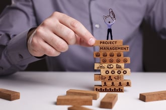 プロジェクト管理で必要な項目とは？目的やプロセス、マイルストーンも紹介