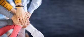 営業活動に大規模ウェビナー！ 導入事例でわかるTeamsの利用シナリオ