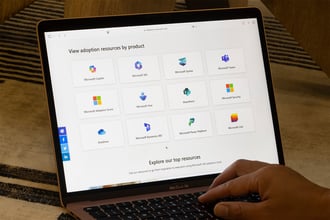 Microsoft 365とGoogle Workspaceを徹底比較! 検討ポイント・メリット・移行事例を紹介