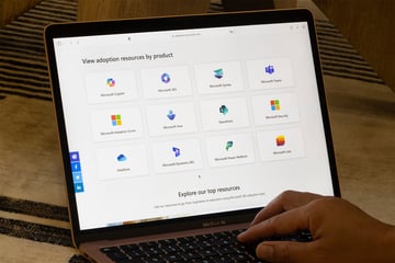 Microsoft 365とGoogle Workspaceを徹底比較! 検討ポイント・メリット・移行事例を紹介