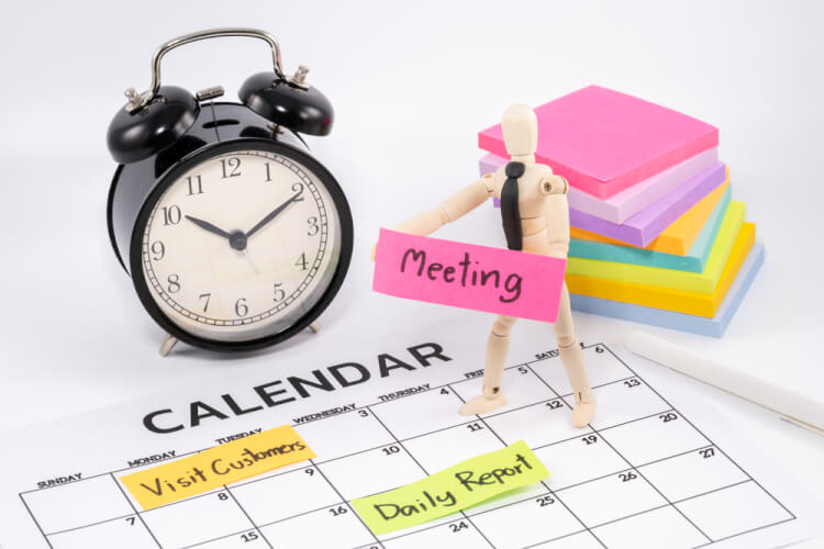 営業日報の書き方とSFA導入で効率化する方法