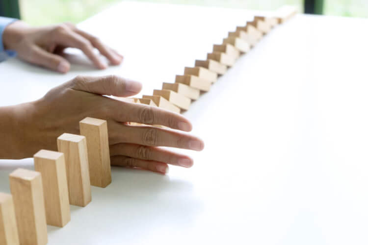 データからみるリスク管理の重要性と企業が受ける影響