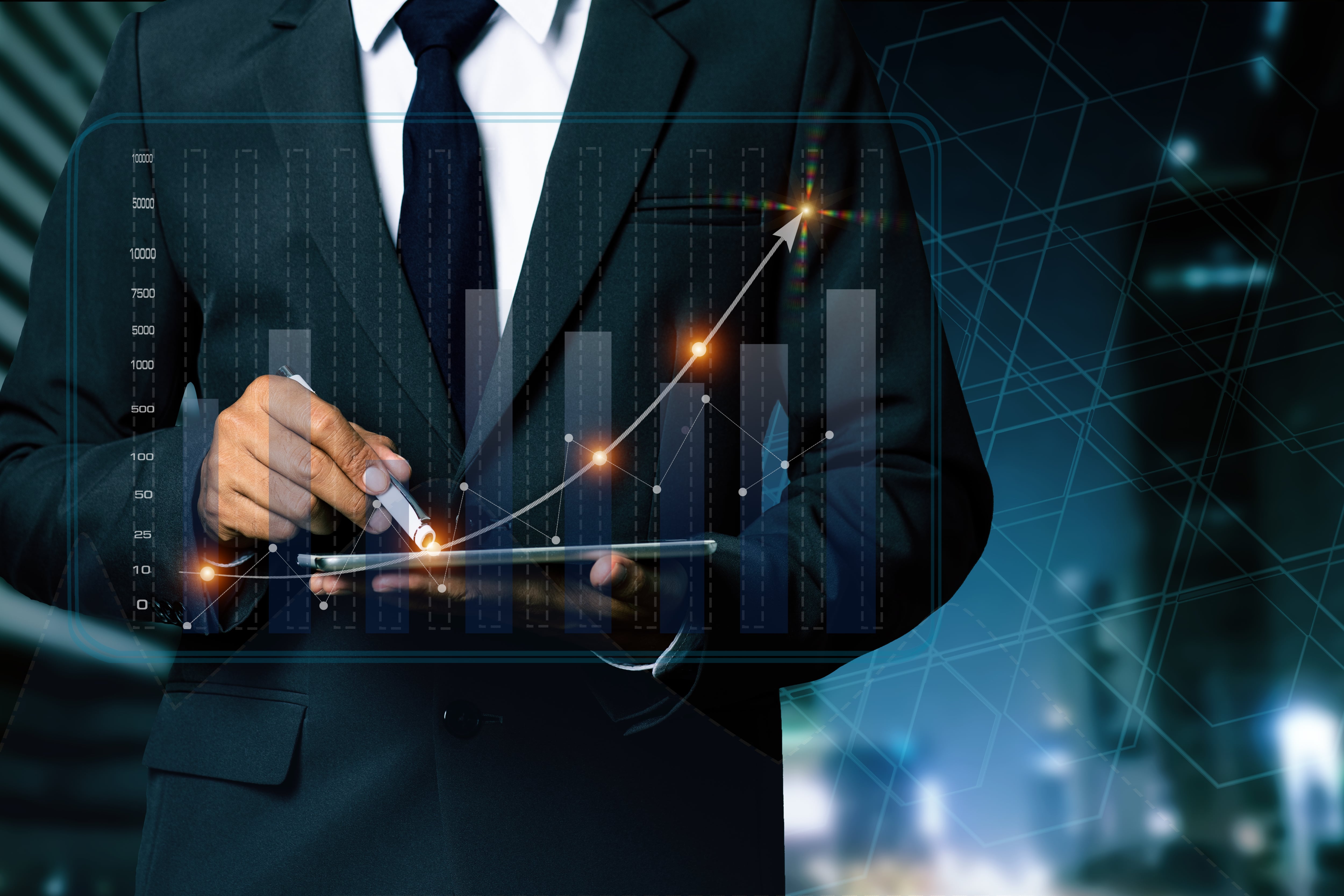 ビジネス戦略とは? 立案の手順や効果的なフレームワークを紹介