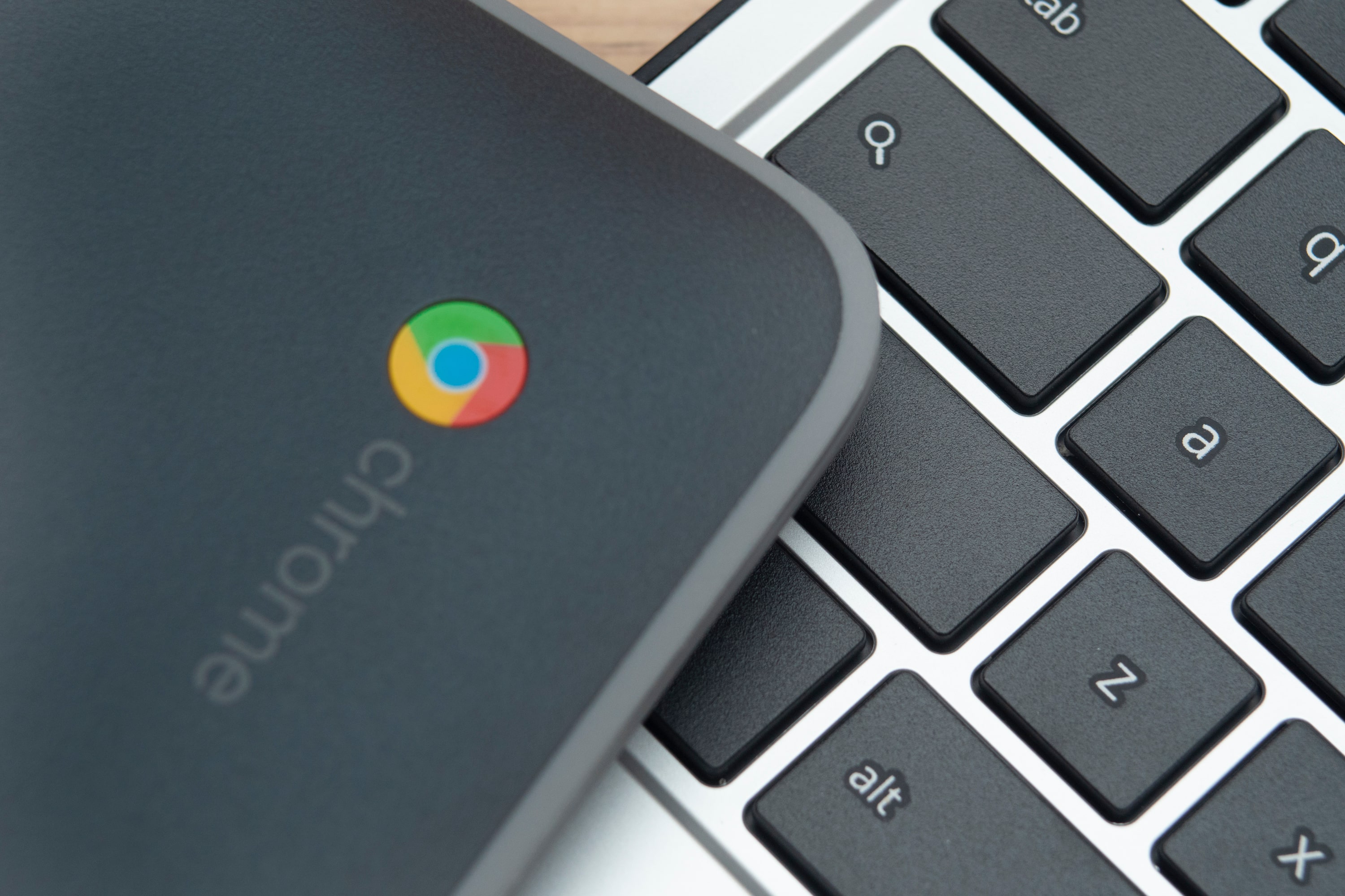 SurfaceとChrome bookの製品特徴比較!選ぶべきはどっち? SurfaceとChrome bookの製品特徴比較!選ぶべきはどっち?